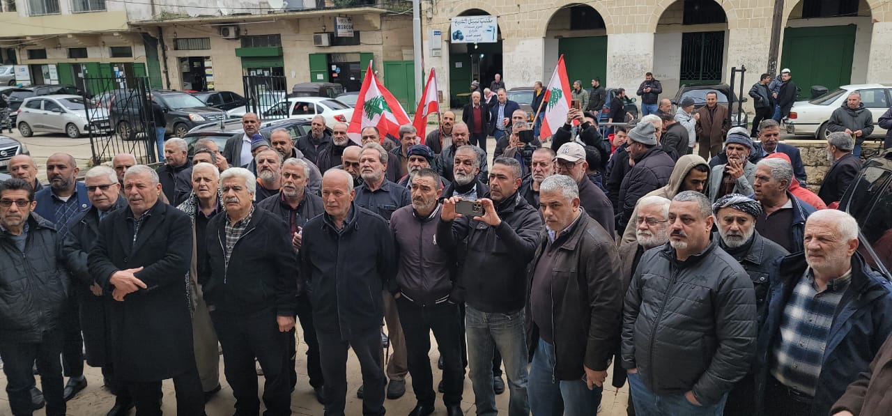 بالفيديو والصور- اعتصام لمخاتير عكار أمام سرايا حلبا